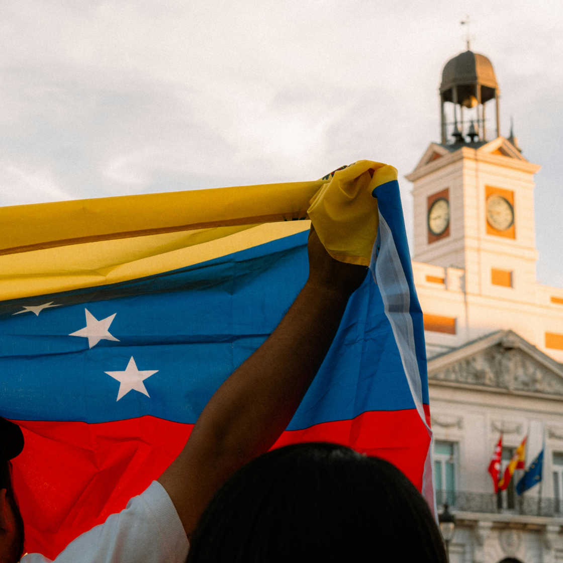 Saca al sol un preso político
